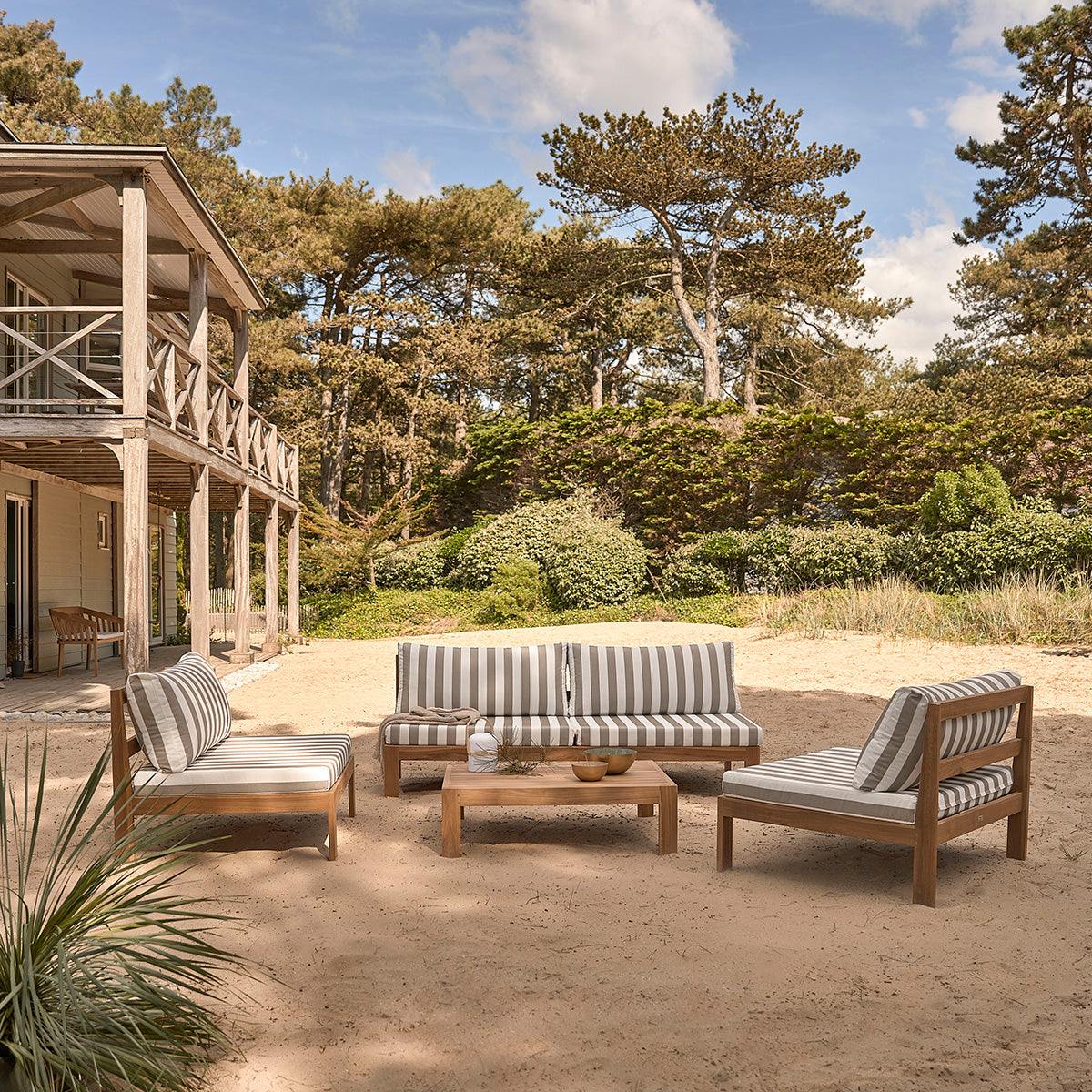 72-fauteuil_de_jardin_en_teck_massif_raye-07.jpg