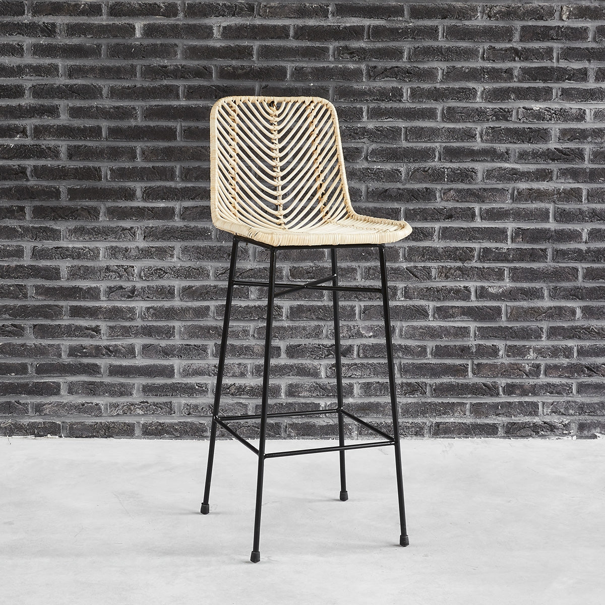 10215B-lot_de_2_tabourets_de_bar_en_rotin_et_metal-06.jpg