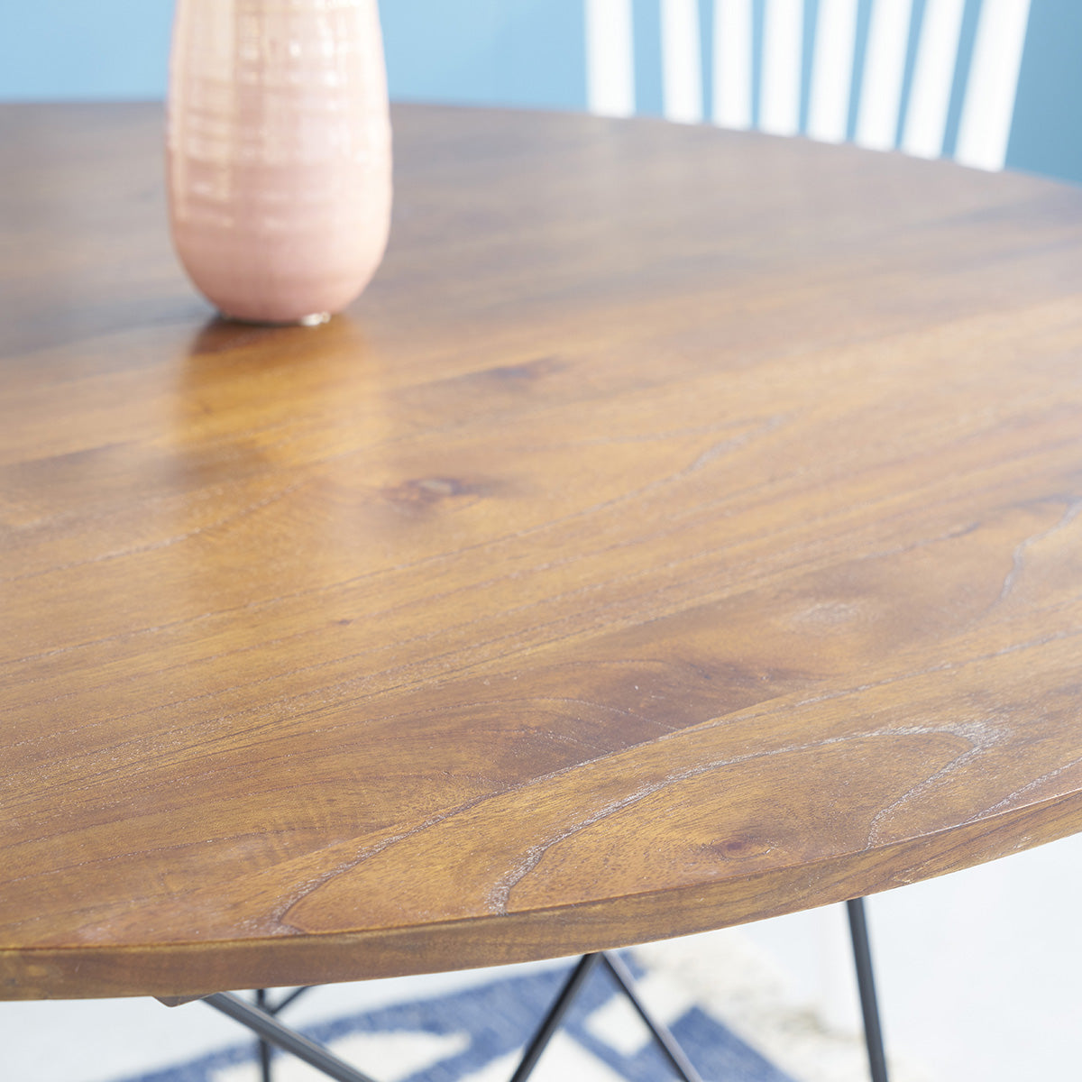 1064-table_en_mindi_massif_finition_noyer_4_pers-04.jpg