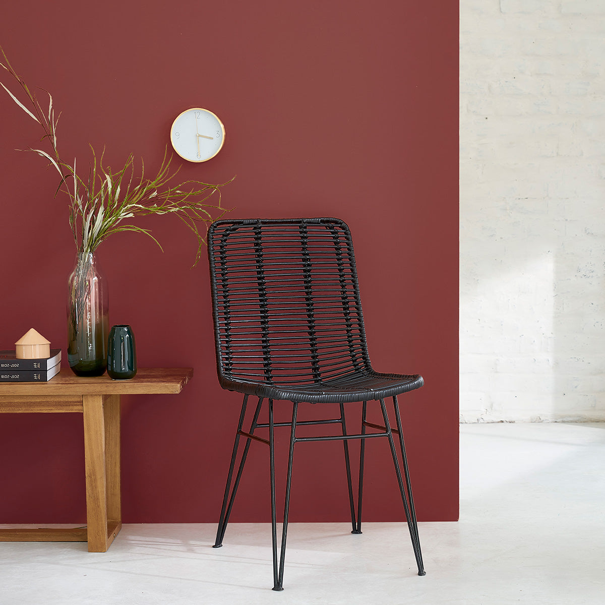 1072-chaise_en_rotin_et_metal_noire-01.jpg