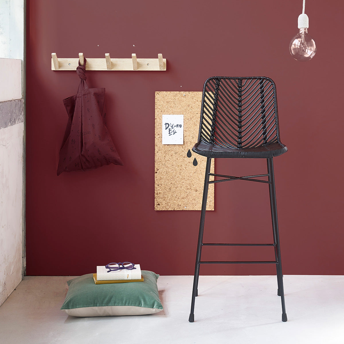 1073B-lot_de_2_tabourets_de_bar_en_rotin_et_metal_noirs-06.jpg