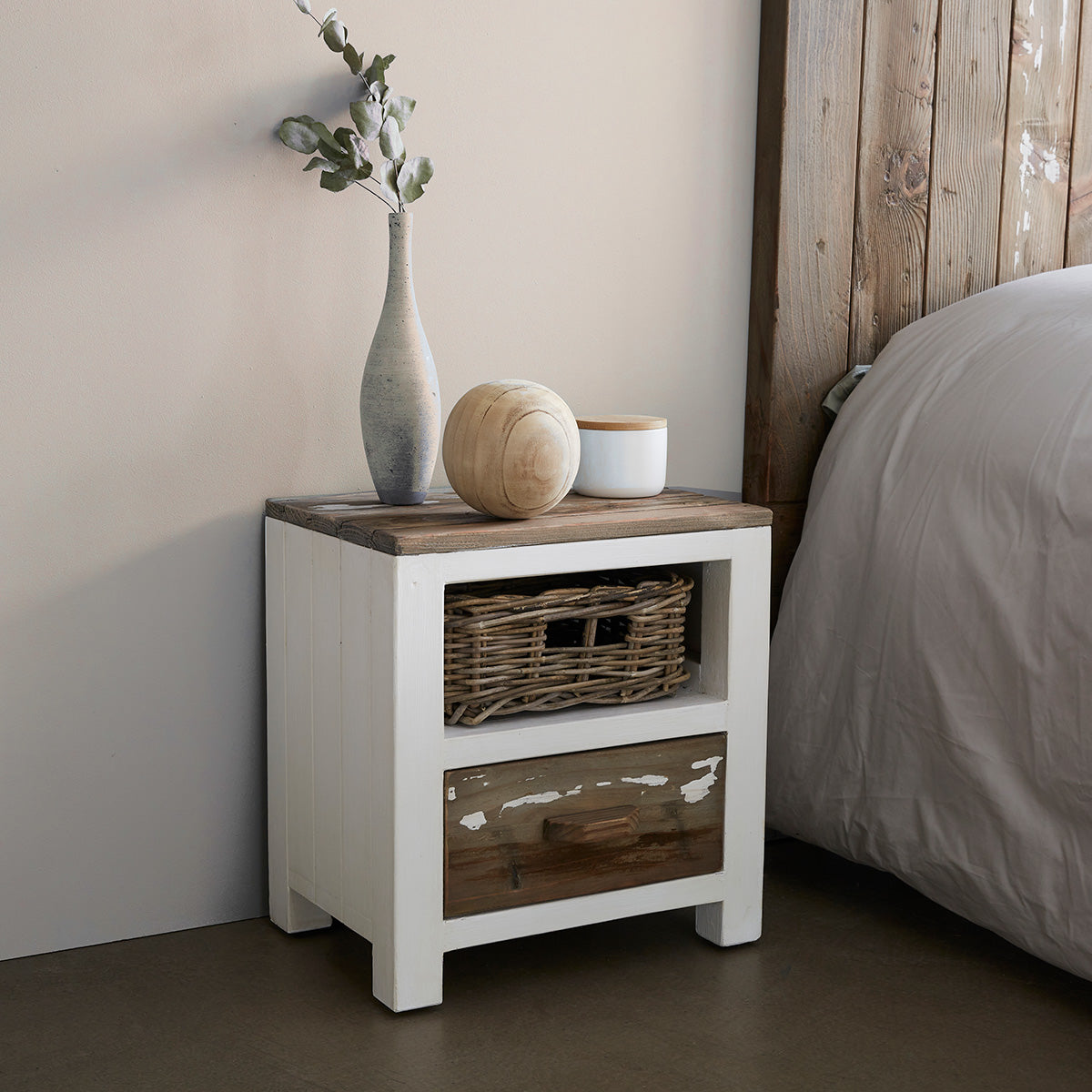 1118-table_de_chevet_en_bois_recycle_massif_45_cm-01.jpg
