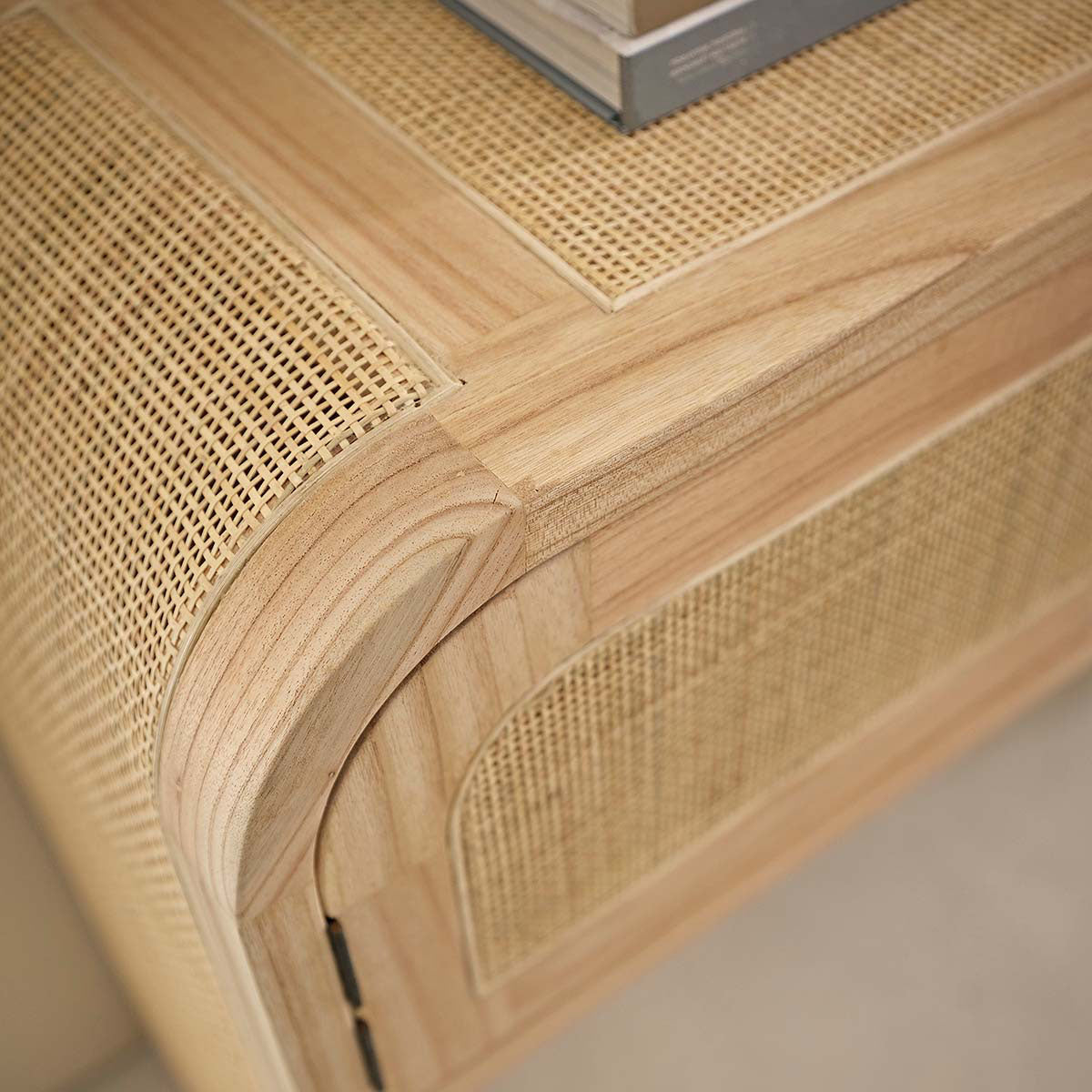 1316-console_en_mindi_massif_et_cannage_140_cm-05.jpg