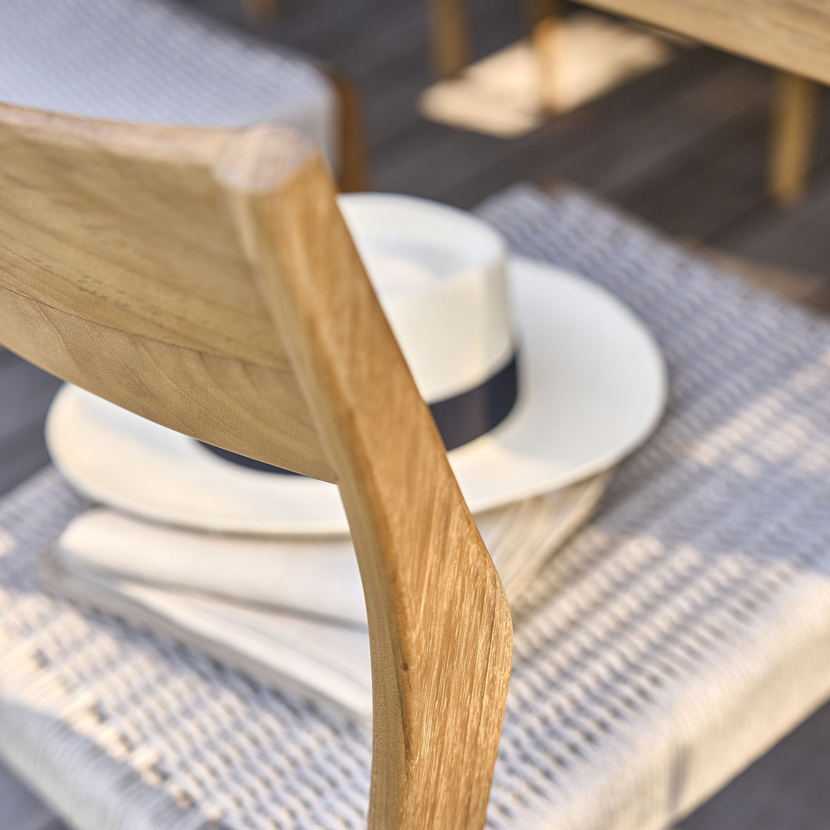 15B-chaise_de_jardin_en_teck_massif_et_cordage_beige_lot_de_2-04.jpg