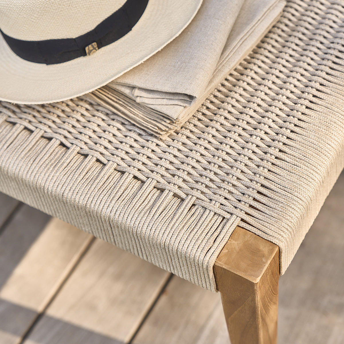 17-banc_de_jardin_en_teck_massif_et_cordage_beige-03.jpg