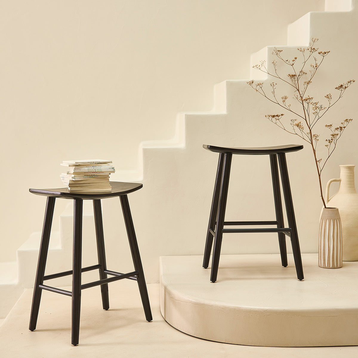 1814-tabouret_de_bar_en_teck_massif_noir_65_cm-04.jpg