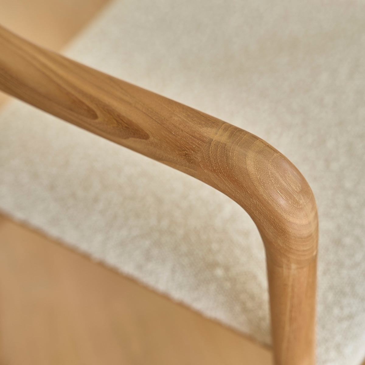 1822B-lot_de_2_chaises_en_teck_massif_assise_bouclette-05.jpg