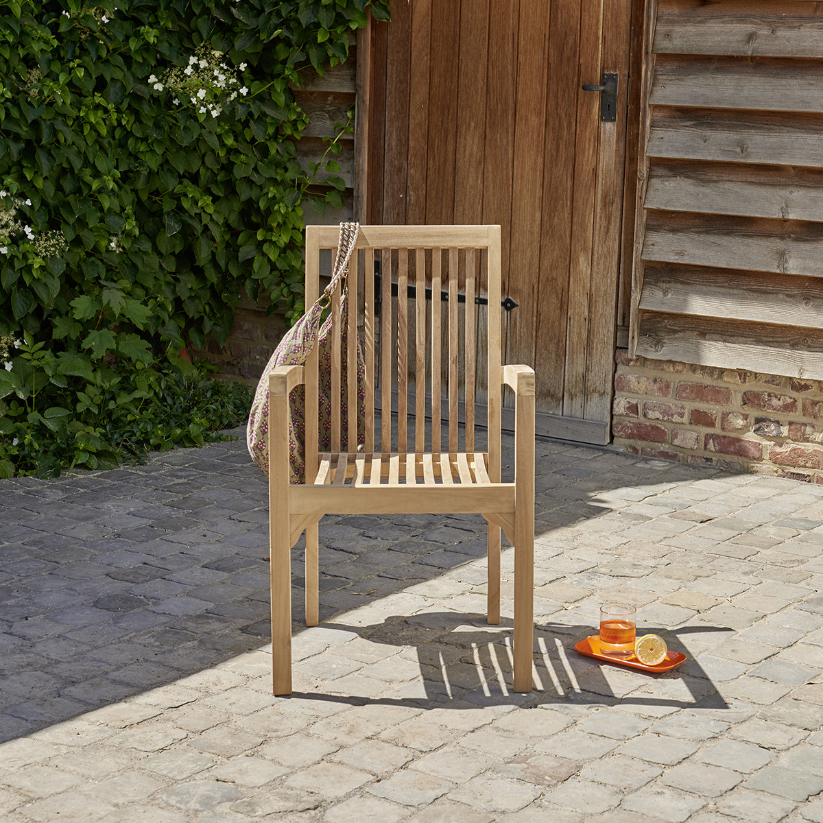 402-fauteuil_de_jardin_en_teck_massif_empilables_lot_de_2-04.jpg
