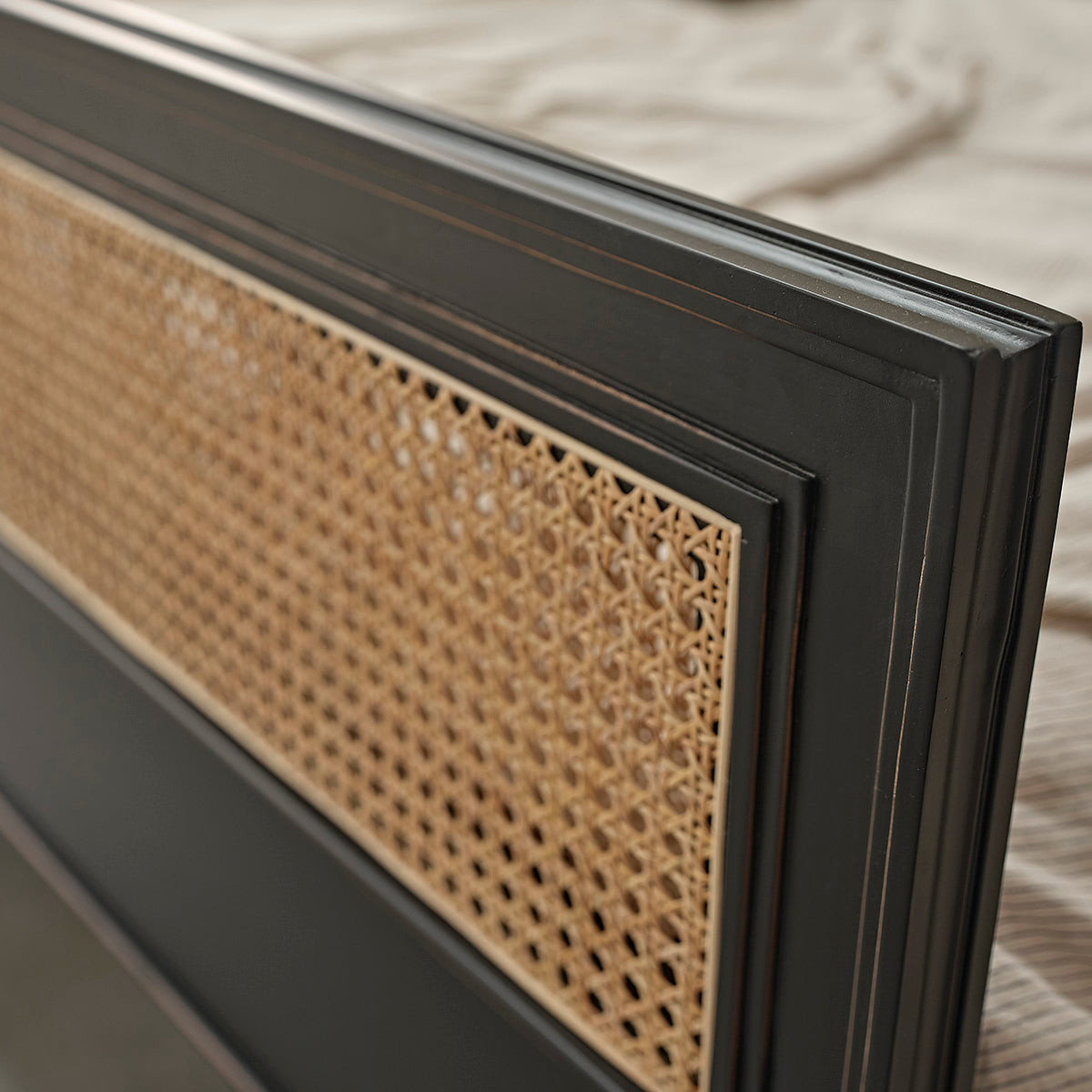 511-lit_en_cannage_et_bois_massif_160_cm-05.jpg