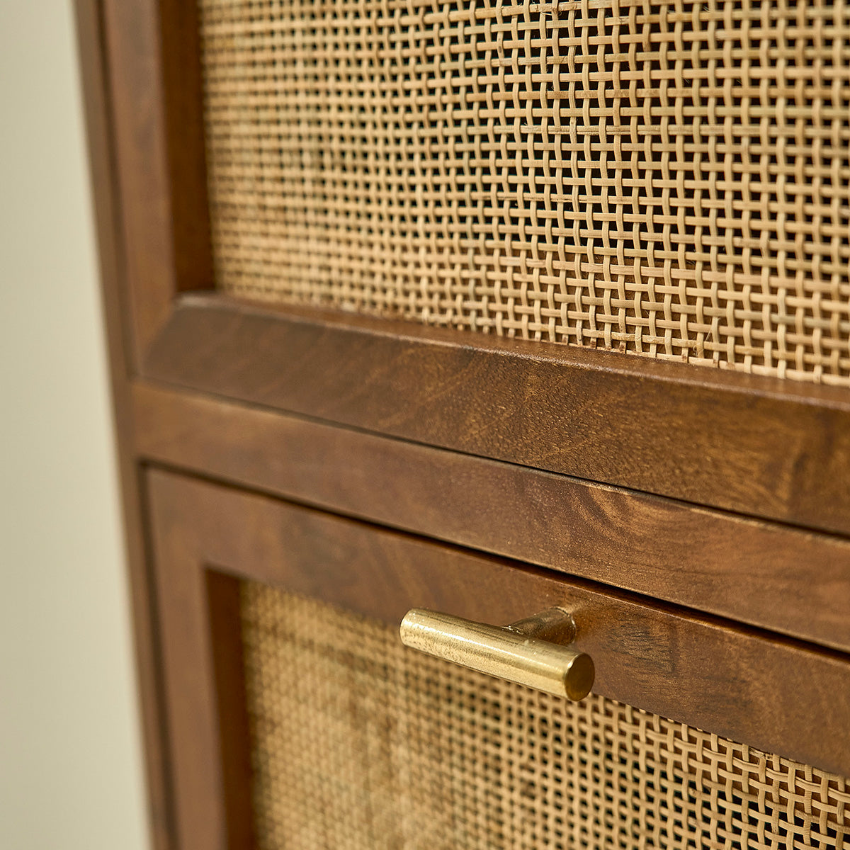 651-commode_en_manguier_massif_et_cannage_finition_noyer_90_cm-07.jpg