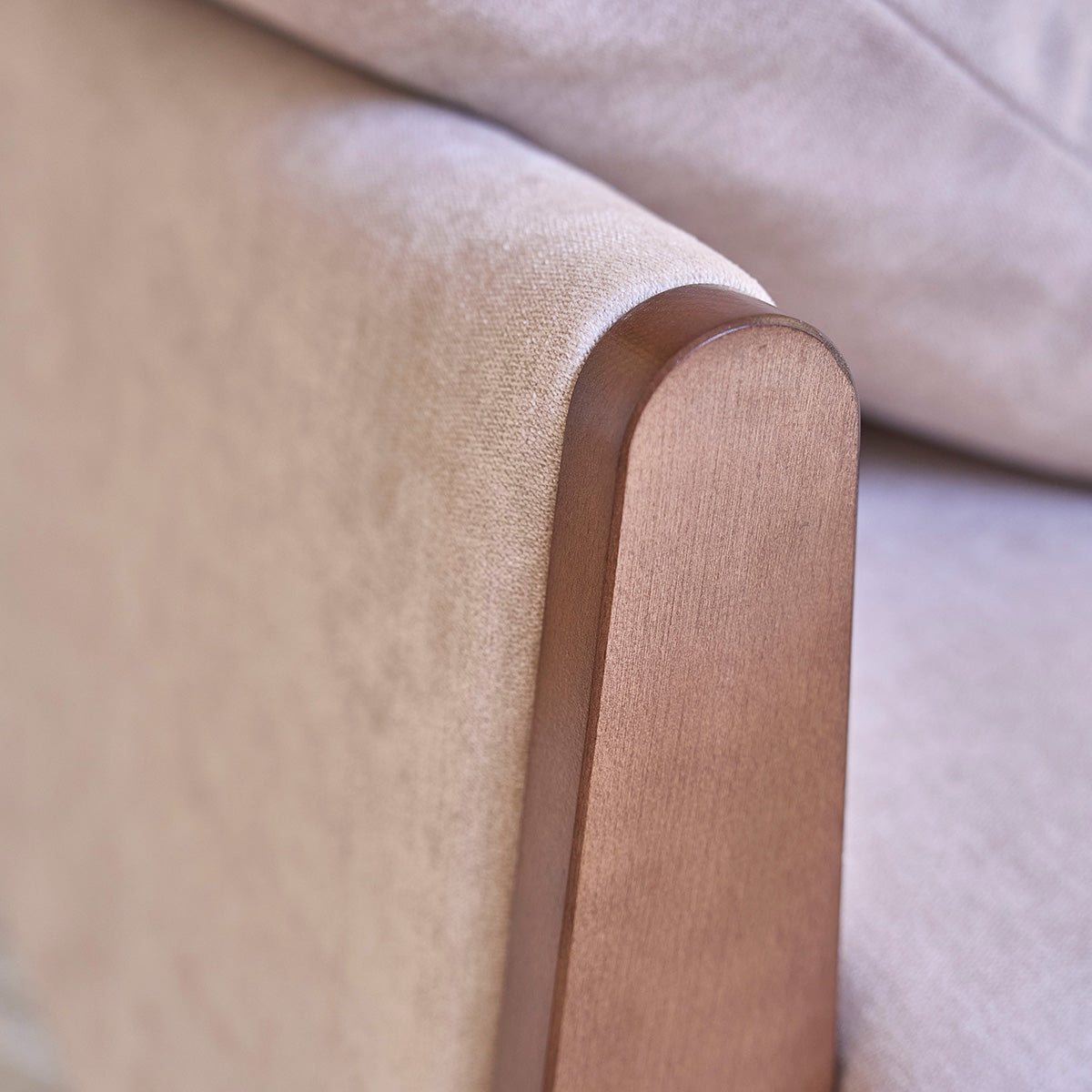 CAN0015-canape_droit_4_places_en_bois_massif_et_velours_beige_chine-05.jpg