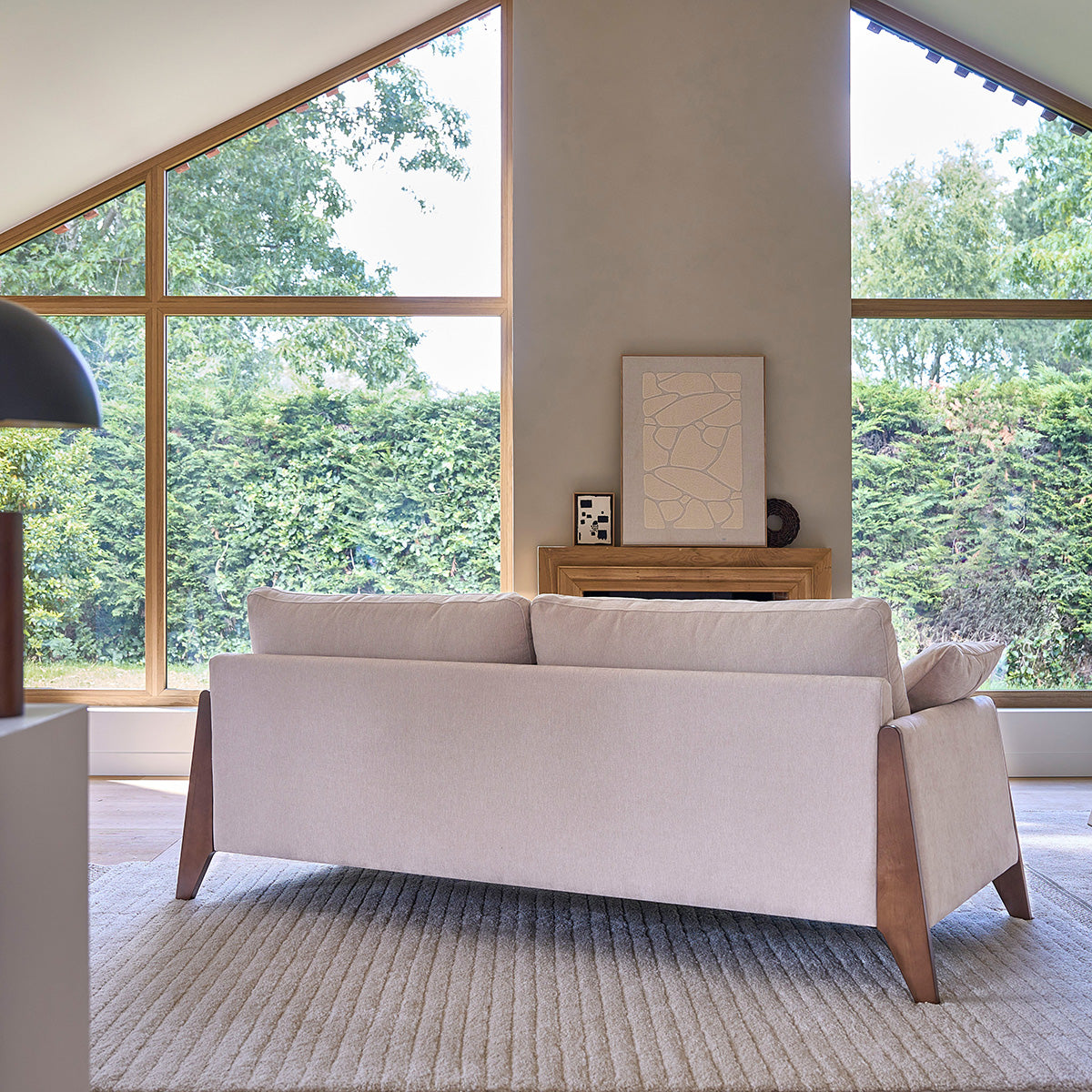 CAN0015-canape_droit_4_places_en_bois_massif_et_velours_beige_chine-04.jpg