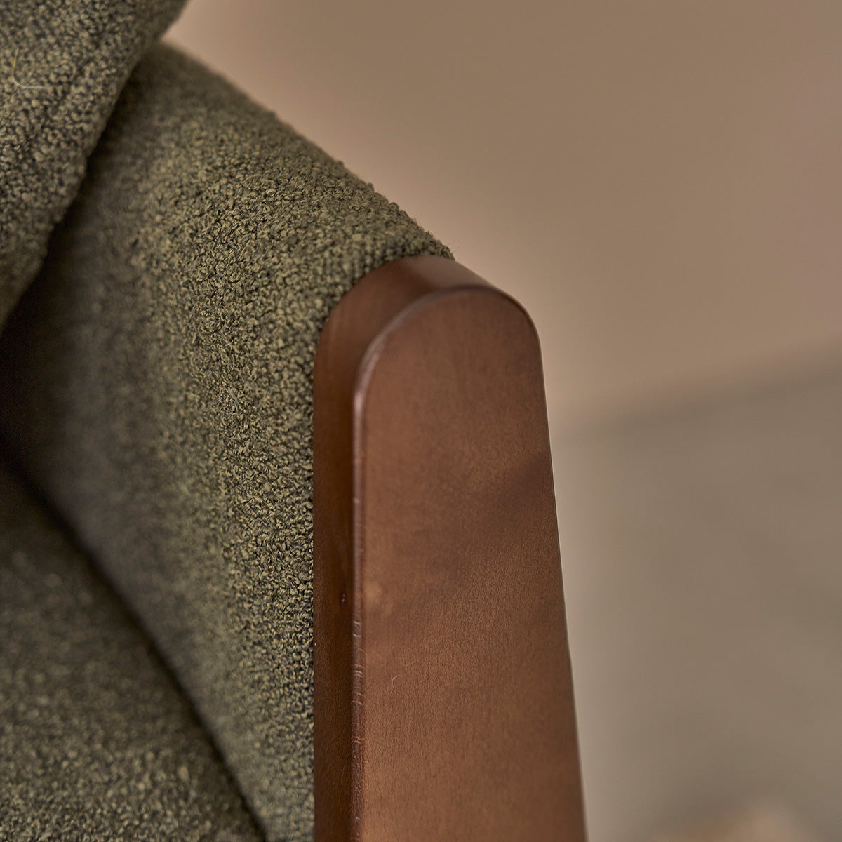 CAN0014-canape_droit_3_places_en_bois_massif_et_tissu_bouclette_kaki-06.jpg