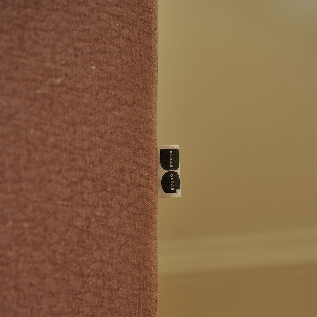 CAN0048-canape_droit_convertible_3_places_en_tissu_effet_lin_terracotta-07.jpg