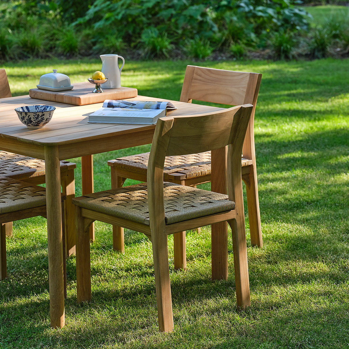 CDJ0007-chaise_de_jardin_en_teck_massif_et_rotin_lot_de_2-06.jpg