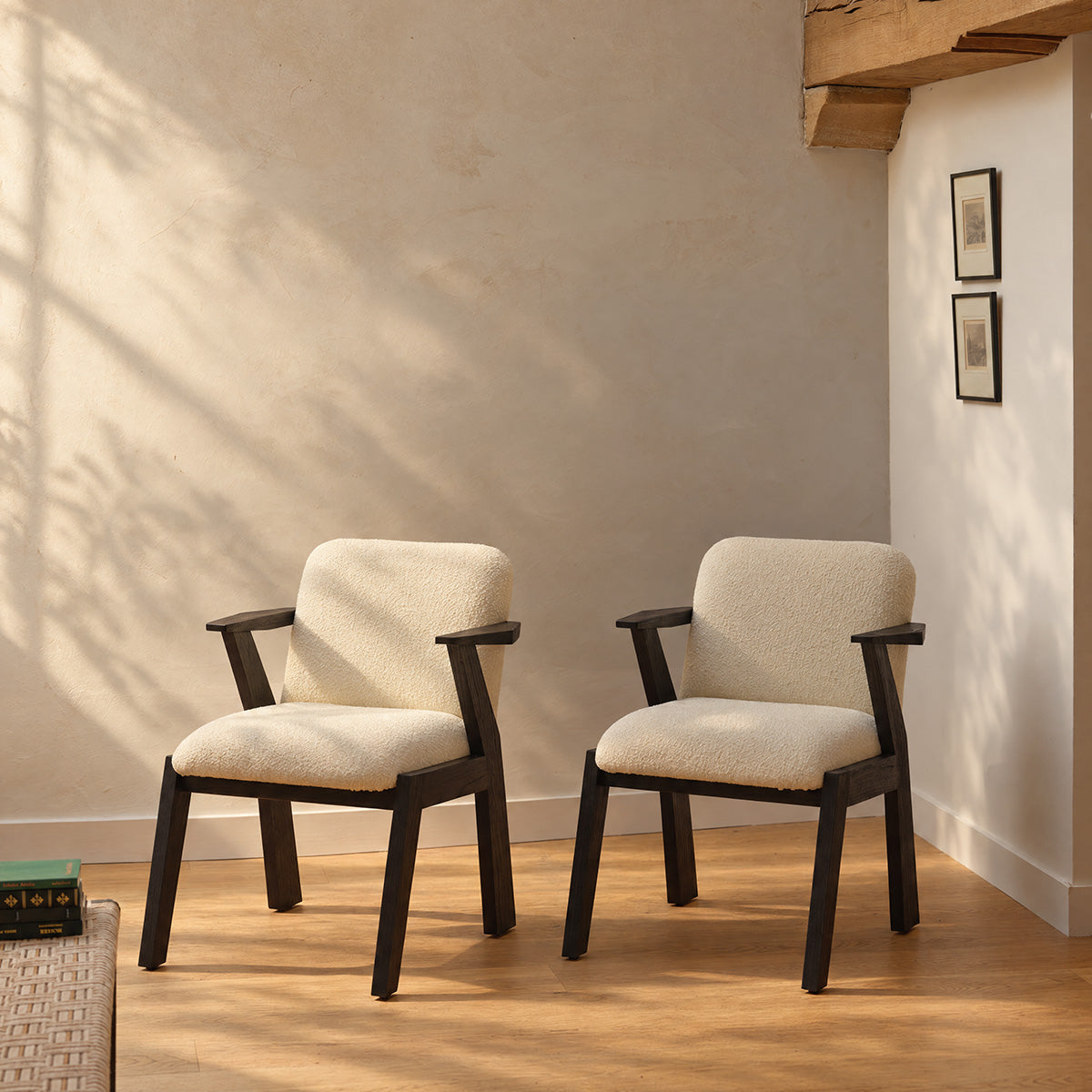 CHA0027-lot_de_2_chaises_en_mindi_massif_noir_et_tissu_bouclette_creme-01.jpg