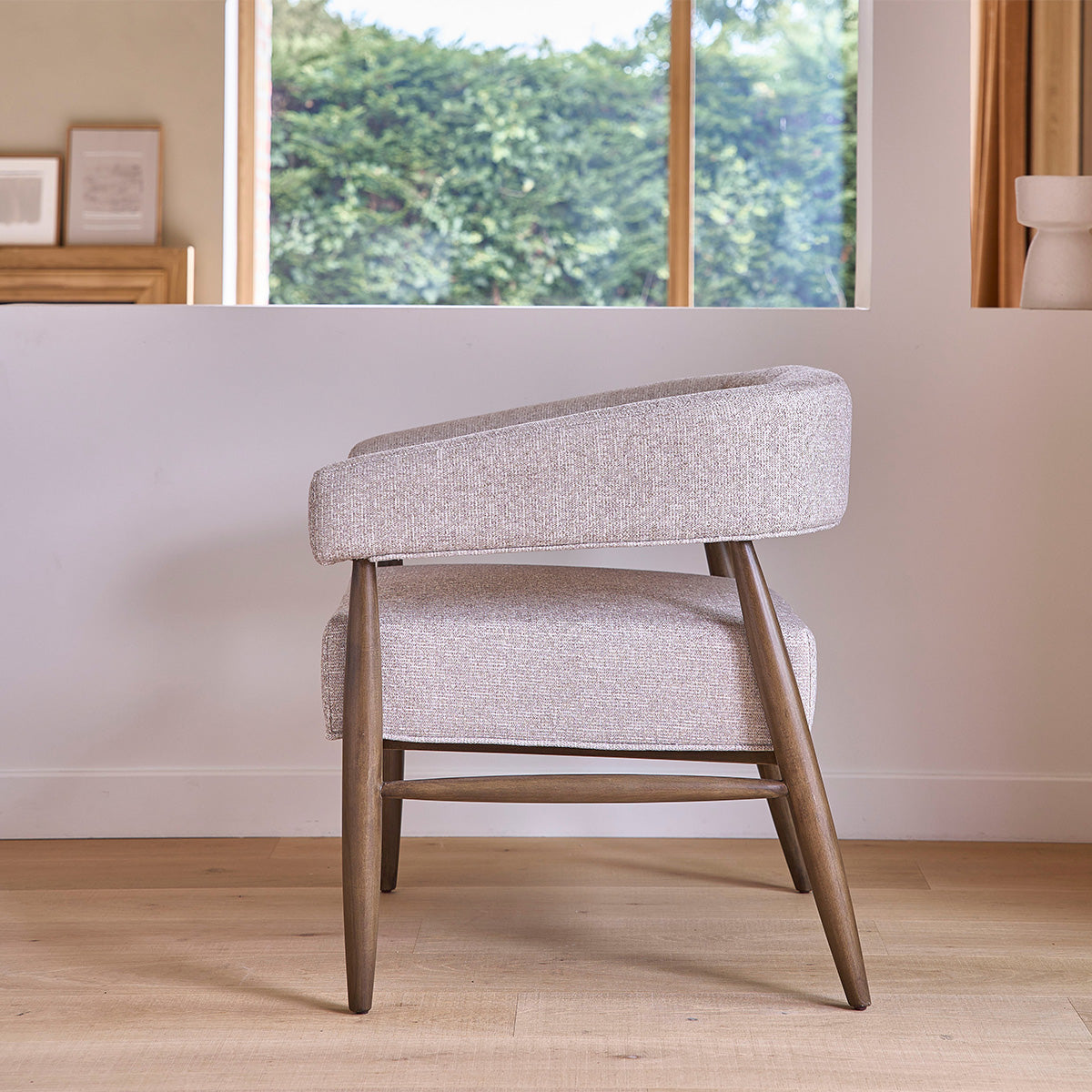 FAU0010-fauteuil_en_bois_massif_et_tissu_texture_beige_chine-03.jpg