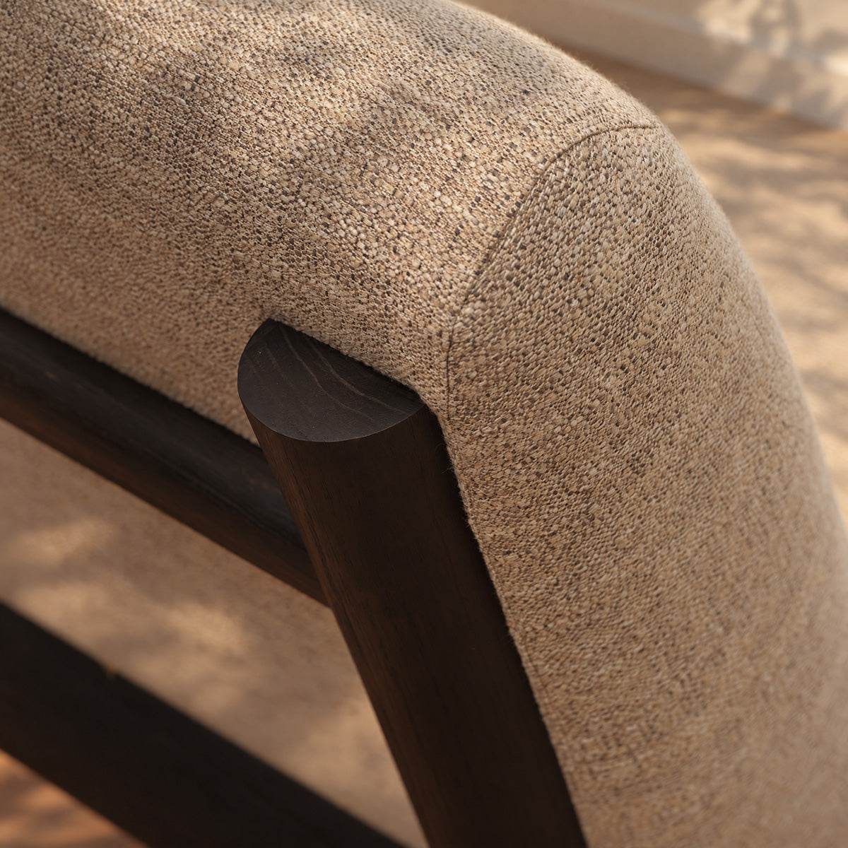 FAU0020-fauteuil_en_mindi_massif_noir_et_tissu_grege_chine-05.jpg