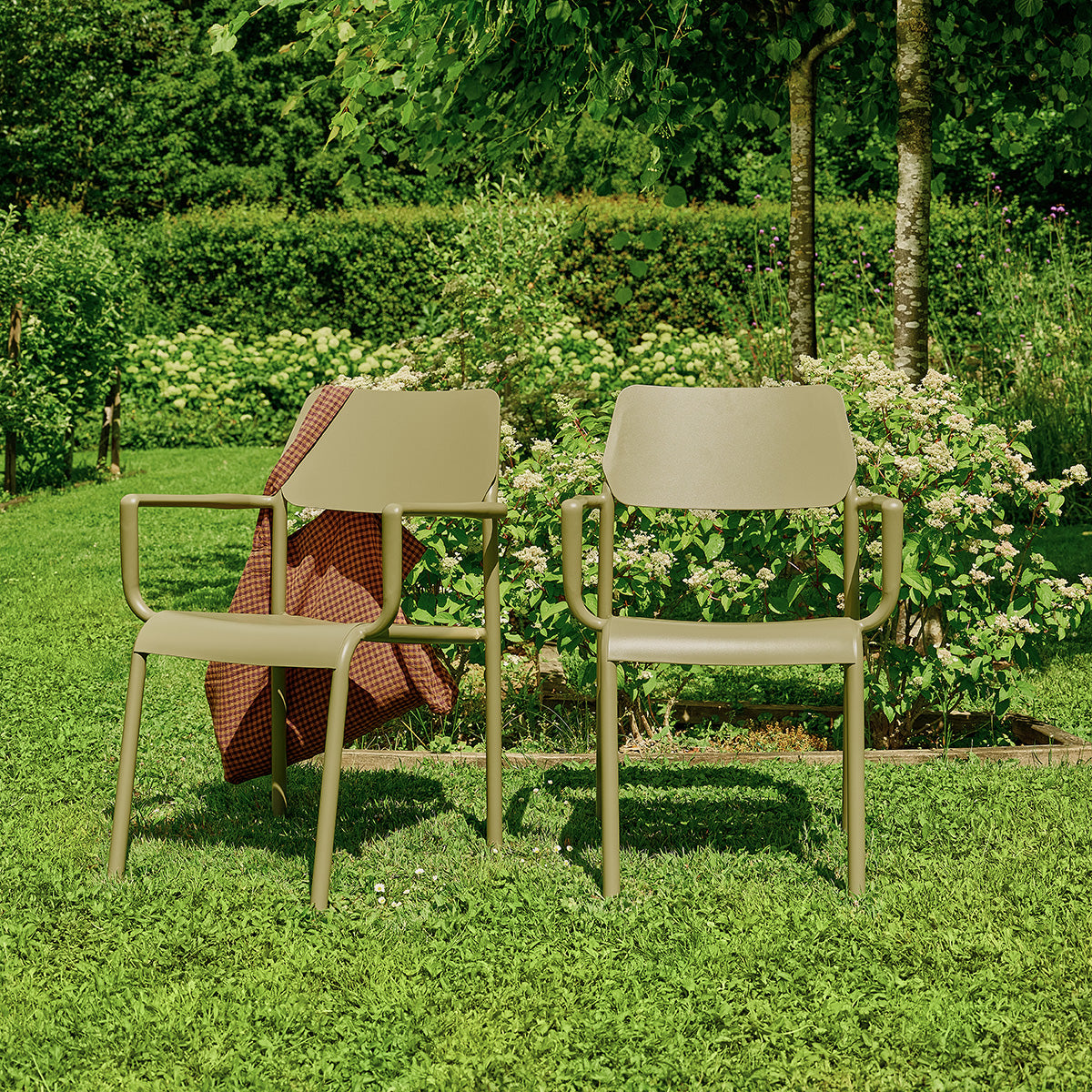 FDJ0015-fauteuil_de_jardin_en_aluminium_et_tissu_beige_chine_lot_de_2-01.jpg