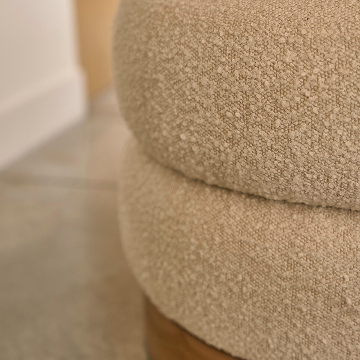 POU0001-pouf_en_teck_massif_et_tissu_bouclette_blanc_o55_cm-04.jpg