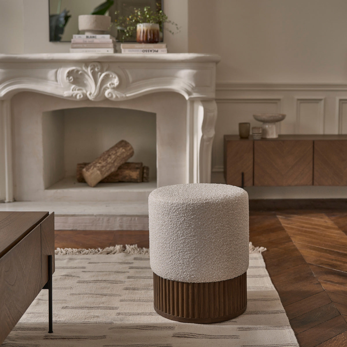 POU0004-pouf_en_mindi_massif_et_tissu_bouclette_blanc_o38_cm-01.jpg