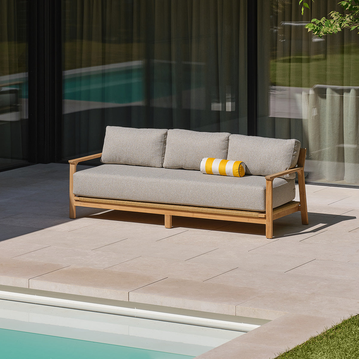 SBJ0006-salon_de_jardin_bas_en_teck_massif_avec_coussins_gris_chine_5_pers-04.jpg