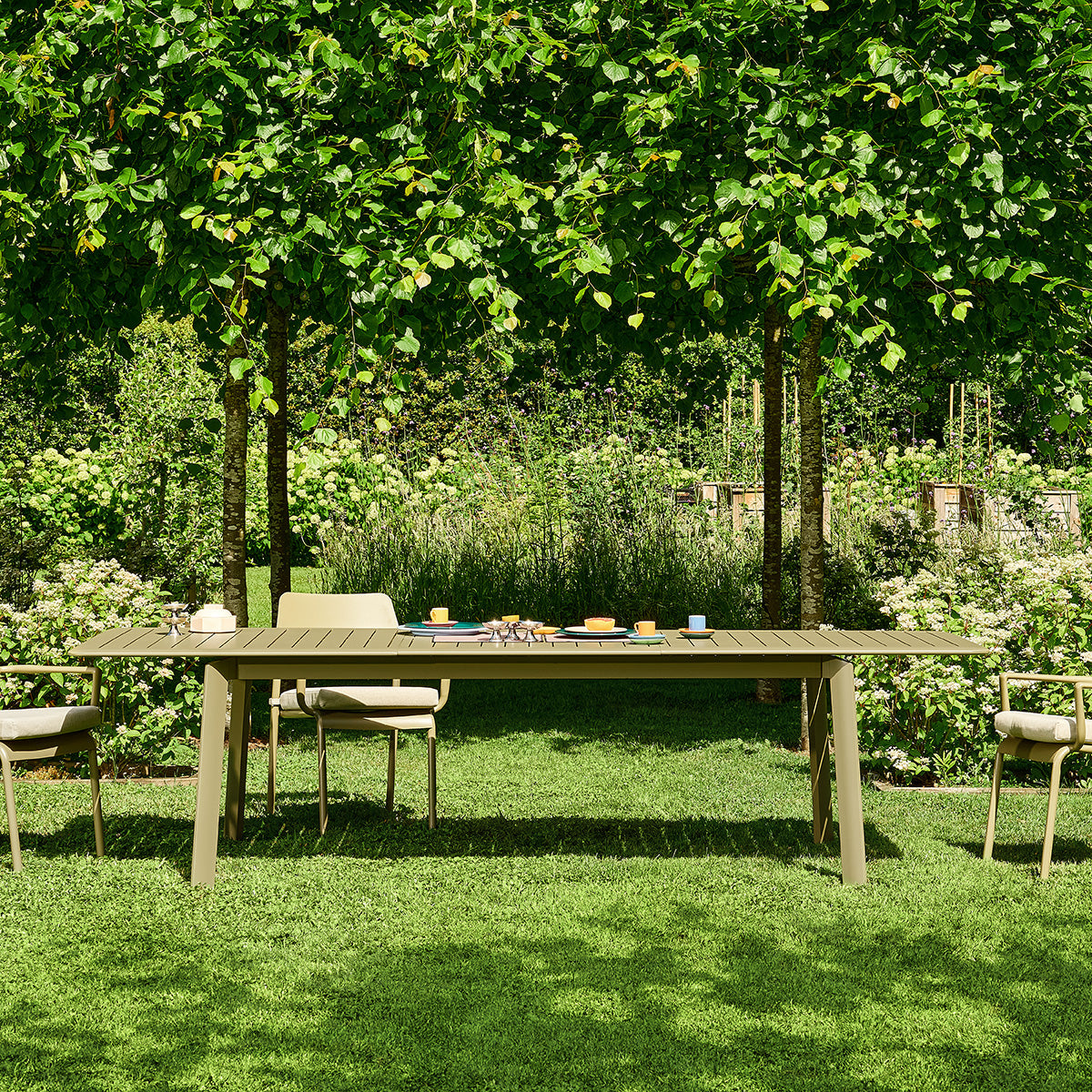SDJ0015-salon_de_jardin_en_aluminium_extensible_kaki_clair_6_10_pers-06.jpg