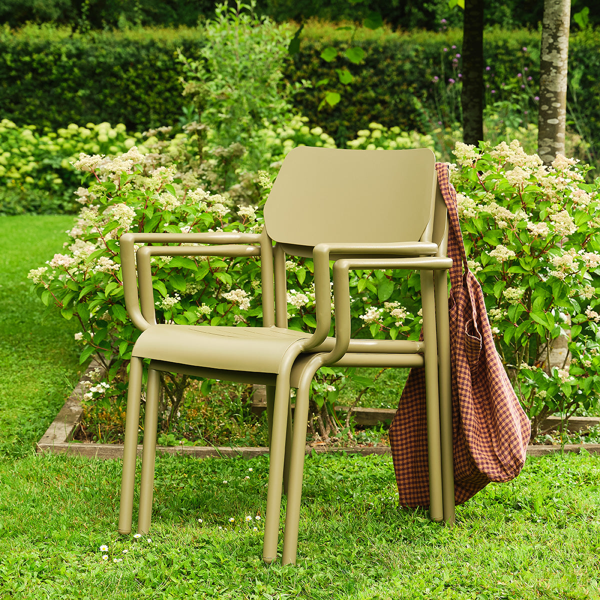 SDJ0015-salon_de_jardin_en_aluminium_extensible_kaki_clair_6_10_pers-09.jpg