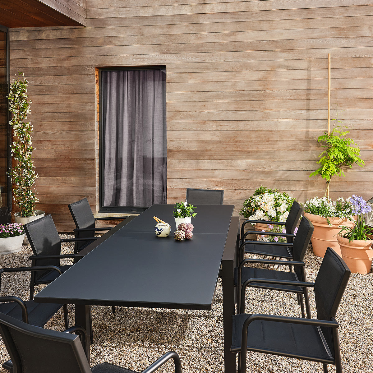 SDJ0016-salon_de_jardin_en_aluminium_et_textilene_extensible_noir_6_10_pers-03.jpg