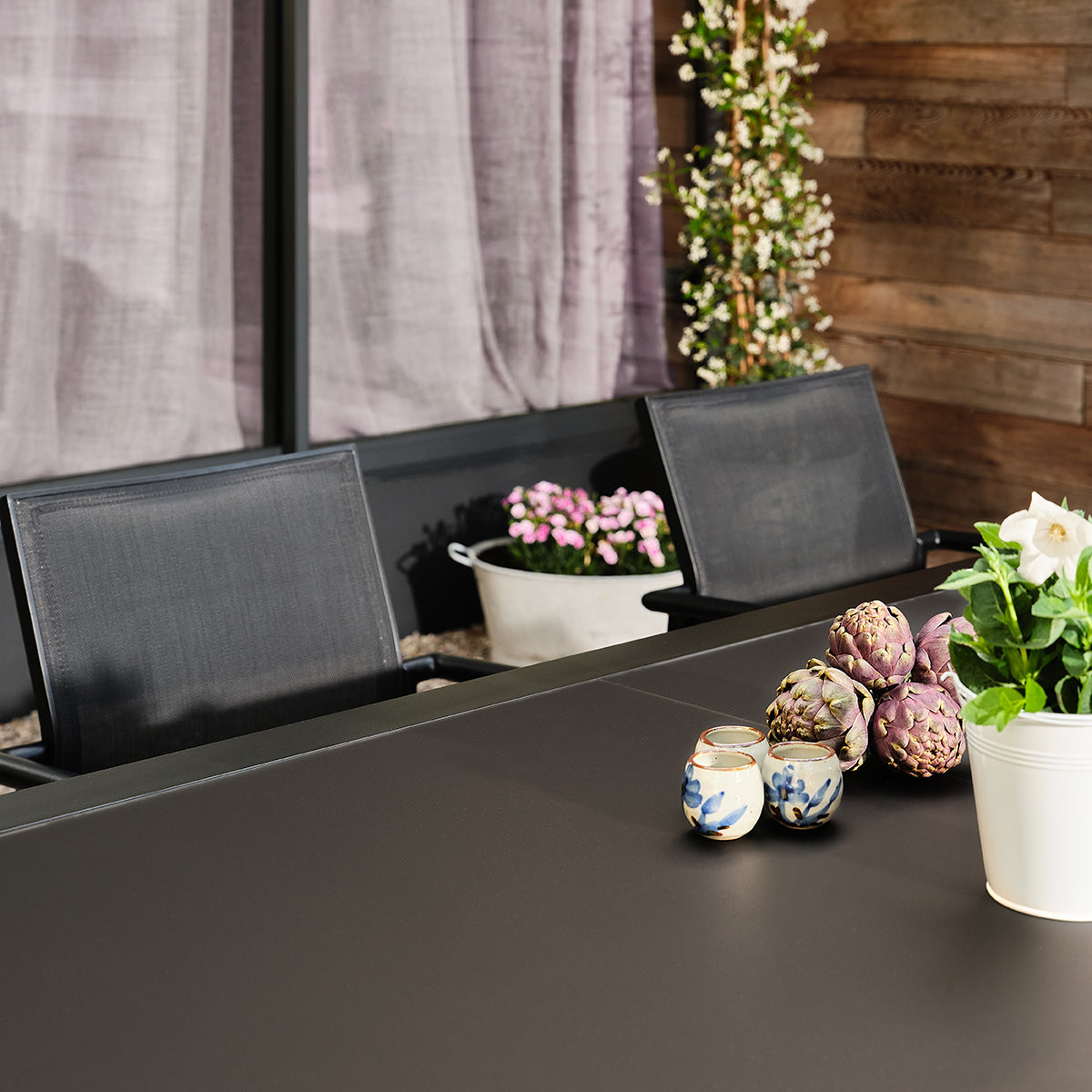 SDJ0016-salon_de_jardin_en_aluminium_et_textilene_extensible_noir_6_10_pers-06.jpg