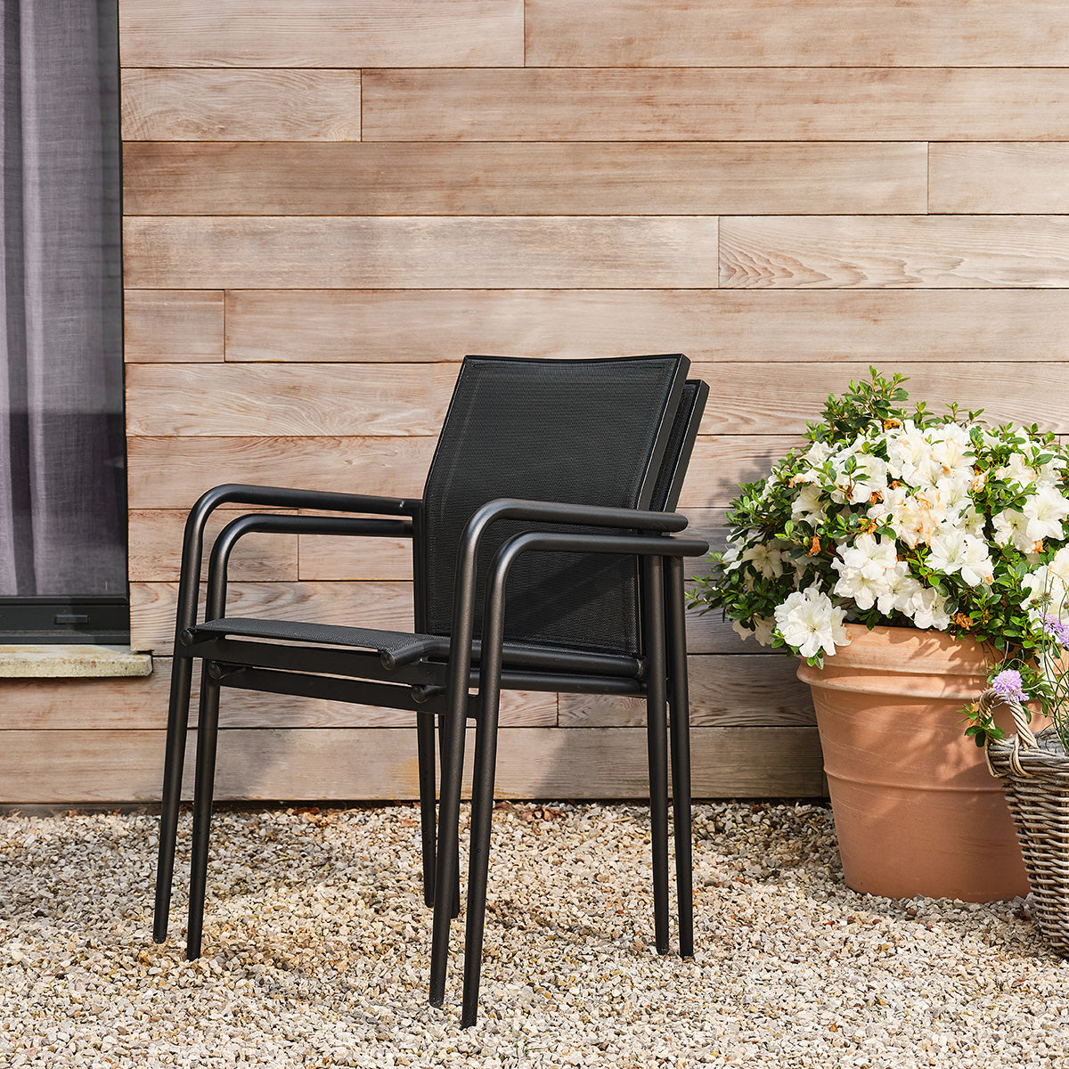 SDJ0016-salon_de_jardin_en_aluminium_et_textilene_extensible_noir_6_10_pers-07.jpg
