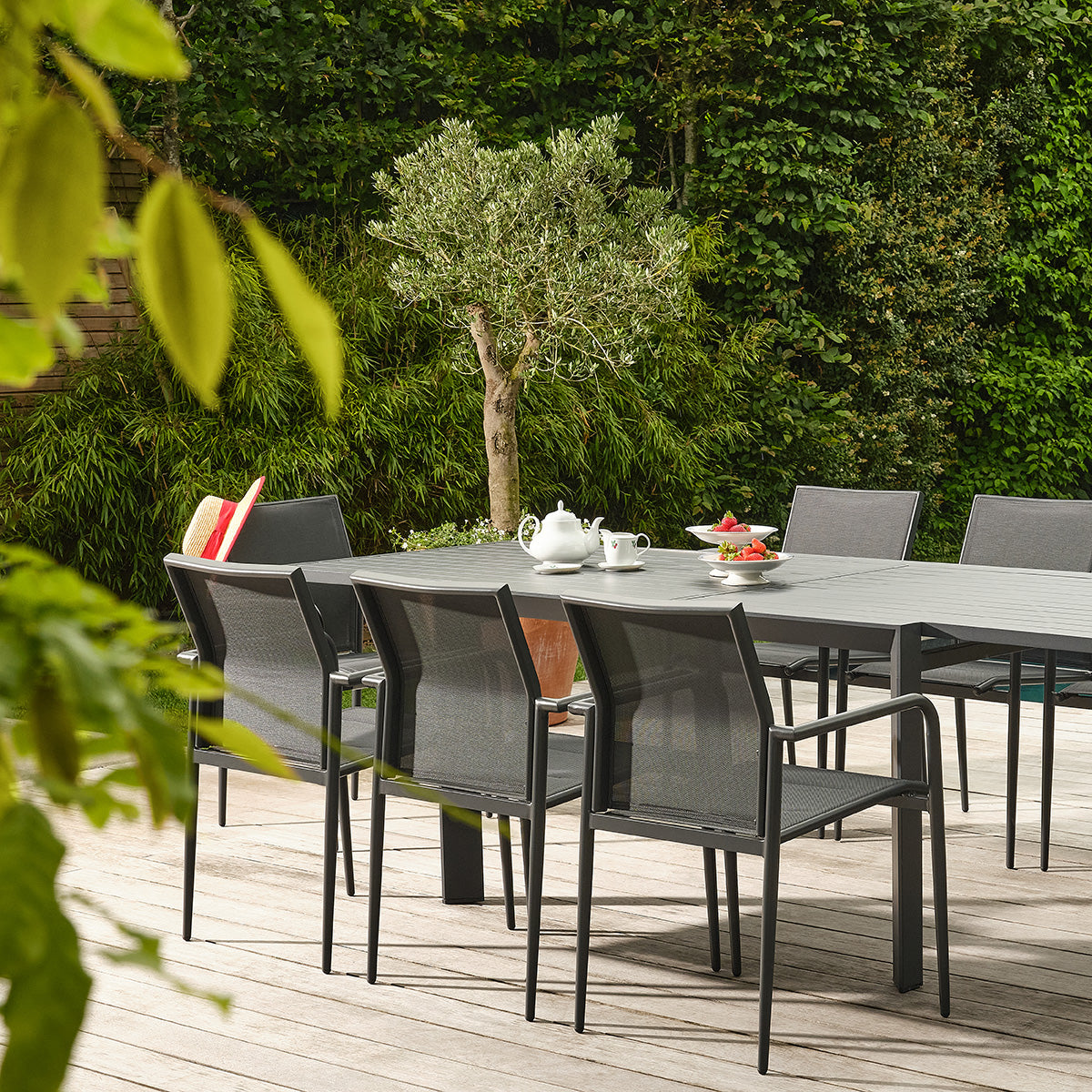 SDJ0017-salon_de_jardin_en_aluminium_et_textilene_extensible_gris_6_10_pers-03.jpg