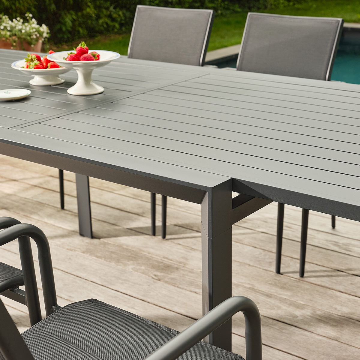 SDJ0017-salon_de_jardin_en_aluminium_et_textilene_extensible_gris_6_10_pers-07.jpg