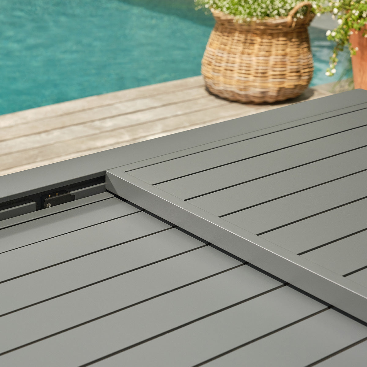 SDJ0017-salon_de_jardin_en_aluminium_et_textilene_extensible_gris_6_10_pers-08.jpg