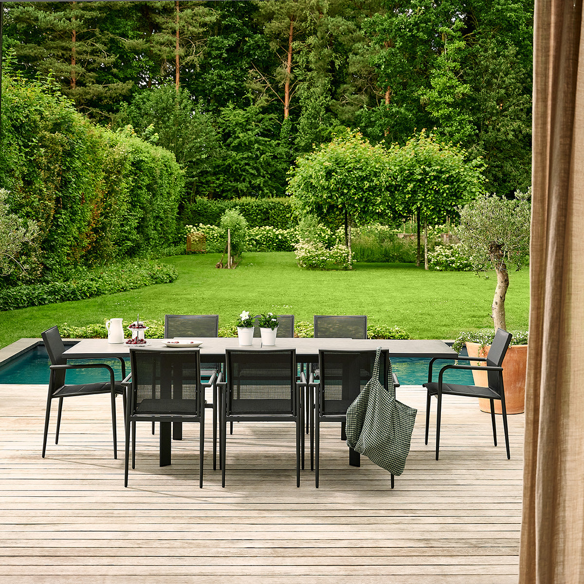 TDJ0013-table_de_jardin_en_aluminium_et_verre_extensible_gris_6_10_pers-01.jpg