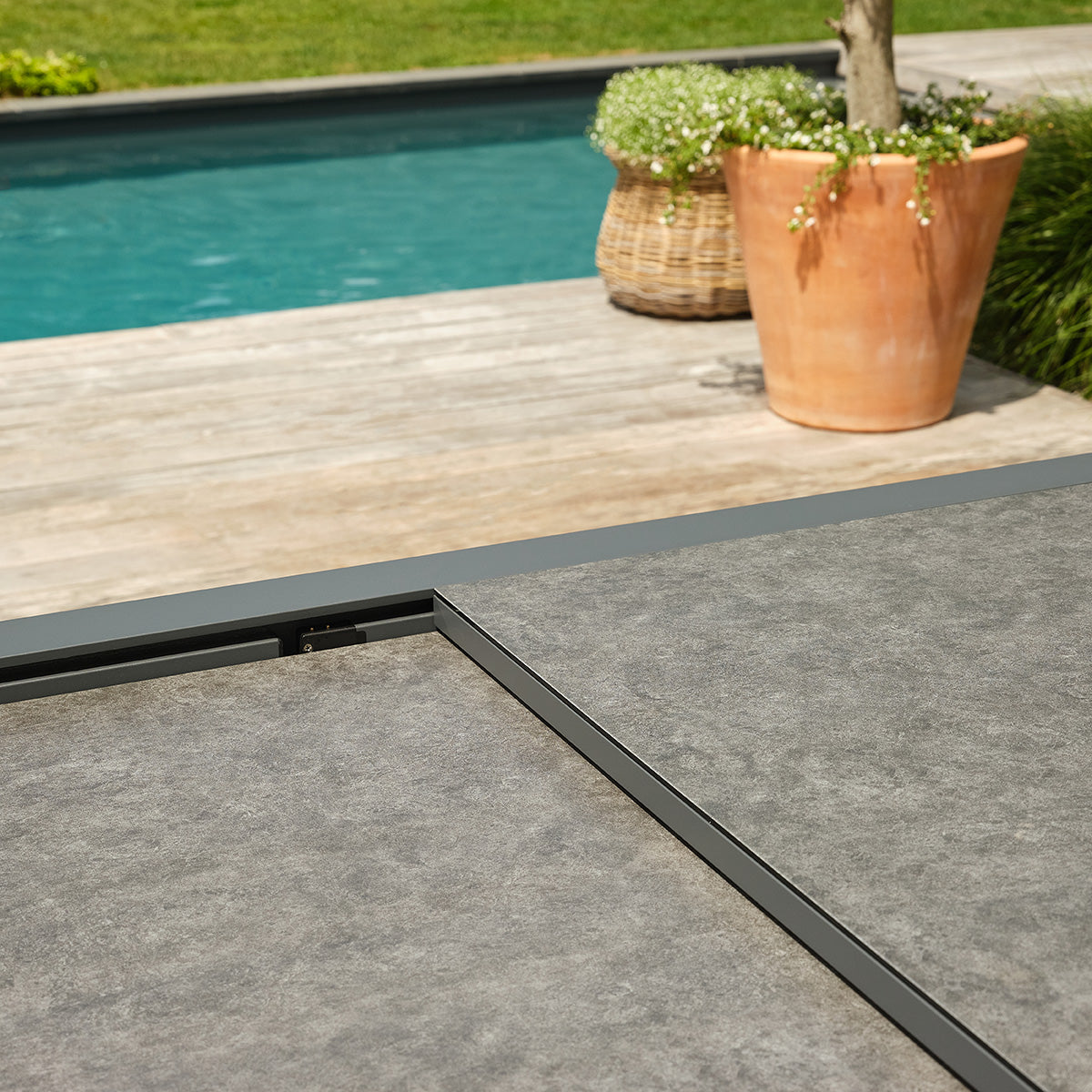 TDJ0013-table_de_jardin_en_aluminium_et_verre_extensible_gris_6_10_pers-05.jpg