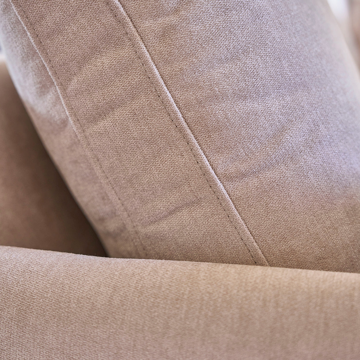 CAN0015-canape_droit_4_places_en_bois_massif_et_velours_beige_chine-07.jpg