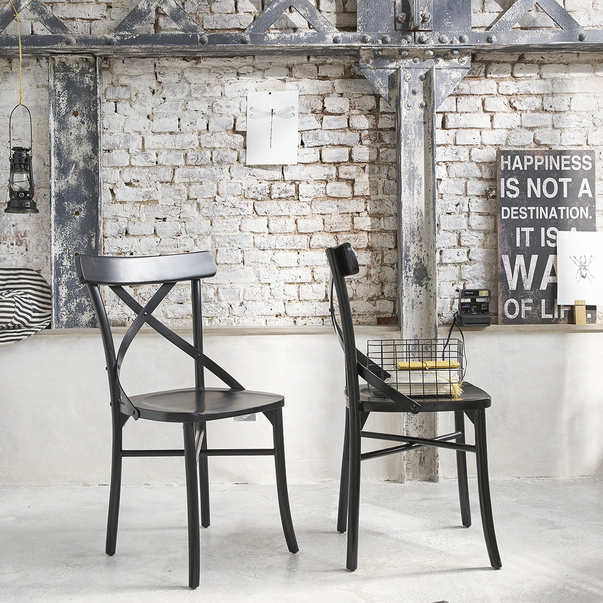 1030B-lot_de_2_chaises_bistrot_en_acajou_massif_noires-01.jpg