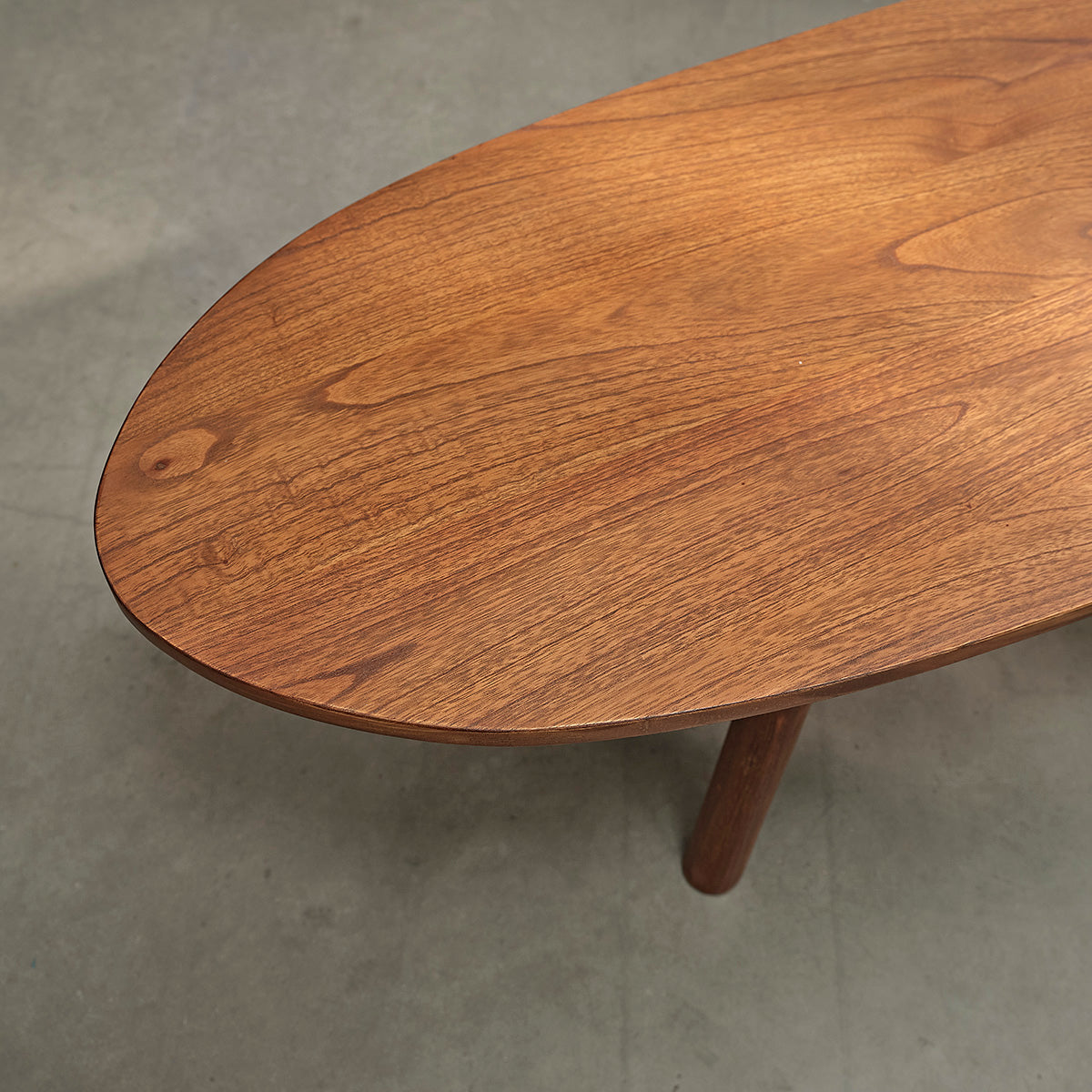 1063-table_basse_en_mini__massif_finition_noyer_160_cm-03.jpg
