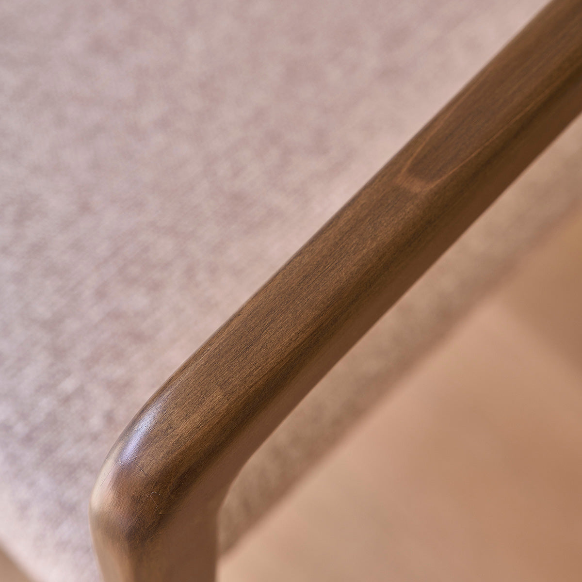 CHA0015-lot_de_2_chaises_en_bois_massif_et_tissu_texture_beige_chine-06.jpg