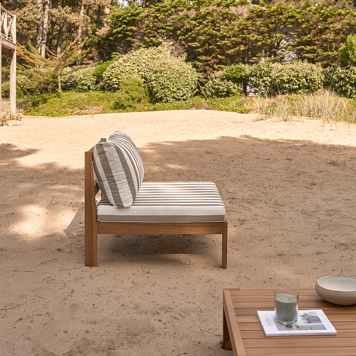 72-fauteuil_de_jardin_en_teck_massif_raye-04.jpg