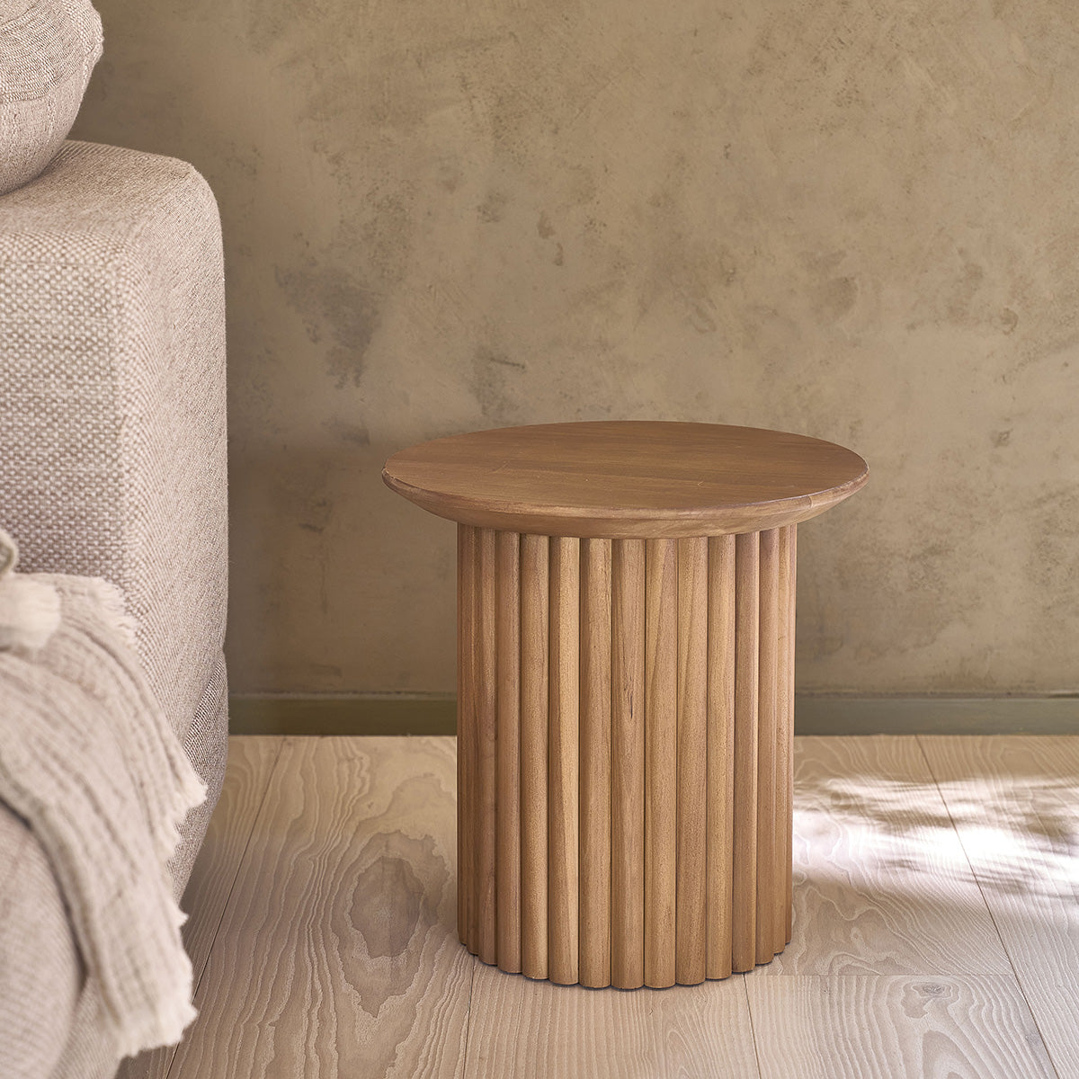 COLINE - Table d'appoint en teck massif ronde