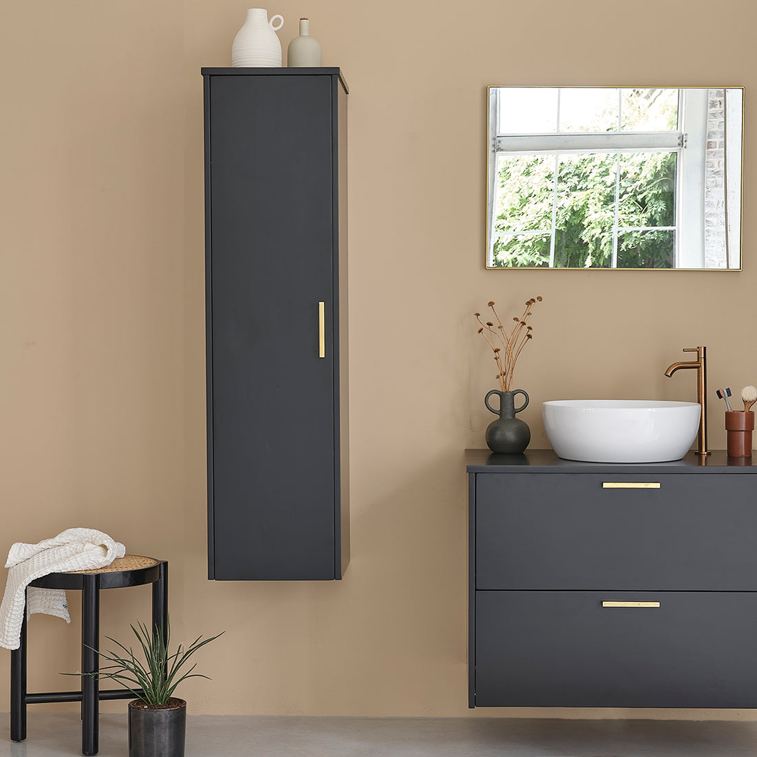 LUNA - Colonne de salle de bain noire en bois d'acacia 130 cm
