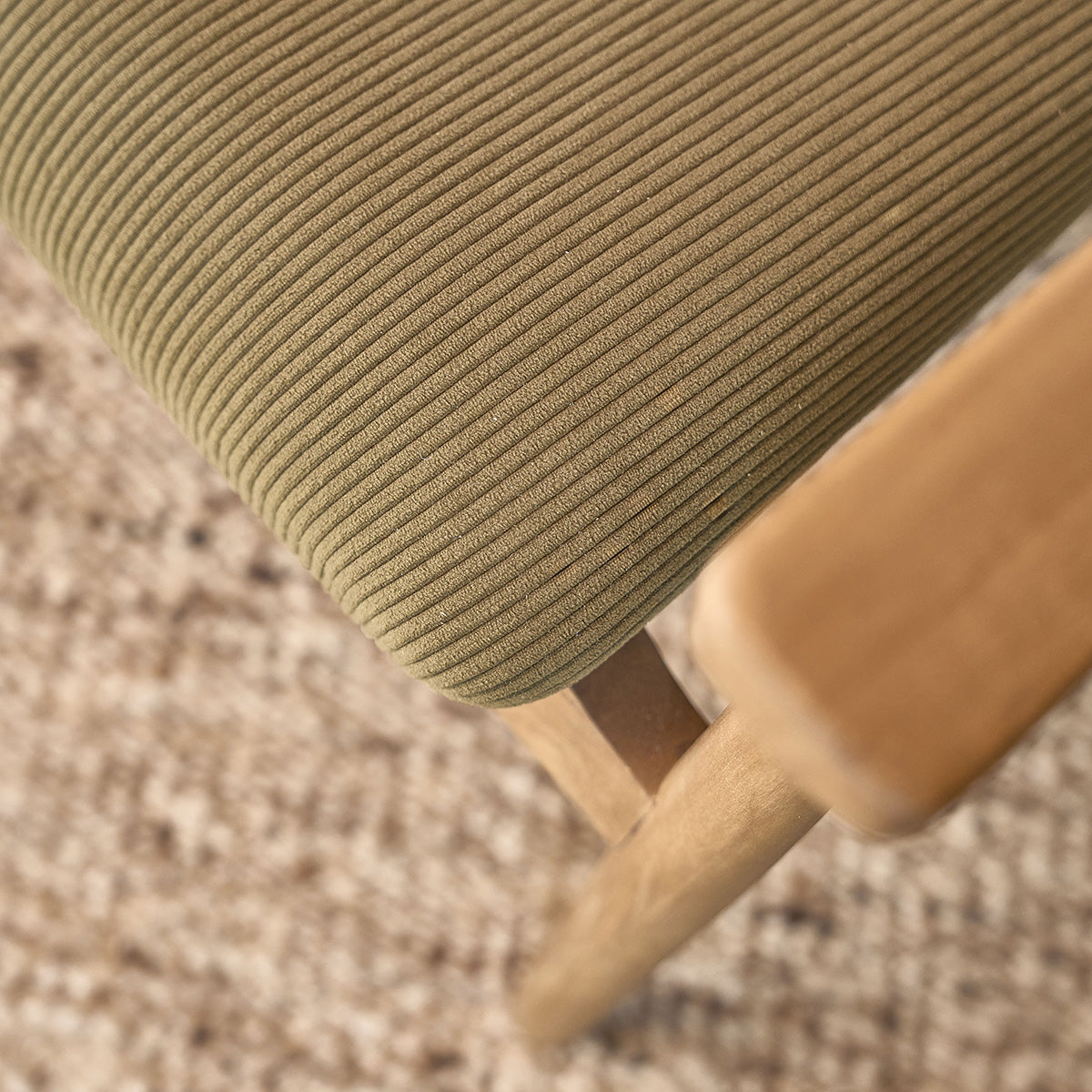 SABI - Poltrona in teak massello, cannage e tessuto di velluto a coste color kaki