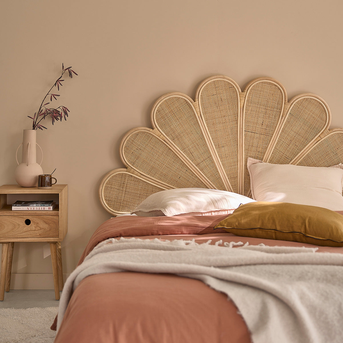 ESMEE - Nachttisch aus massivem Mindi 65 cm