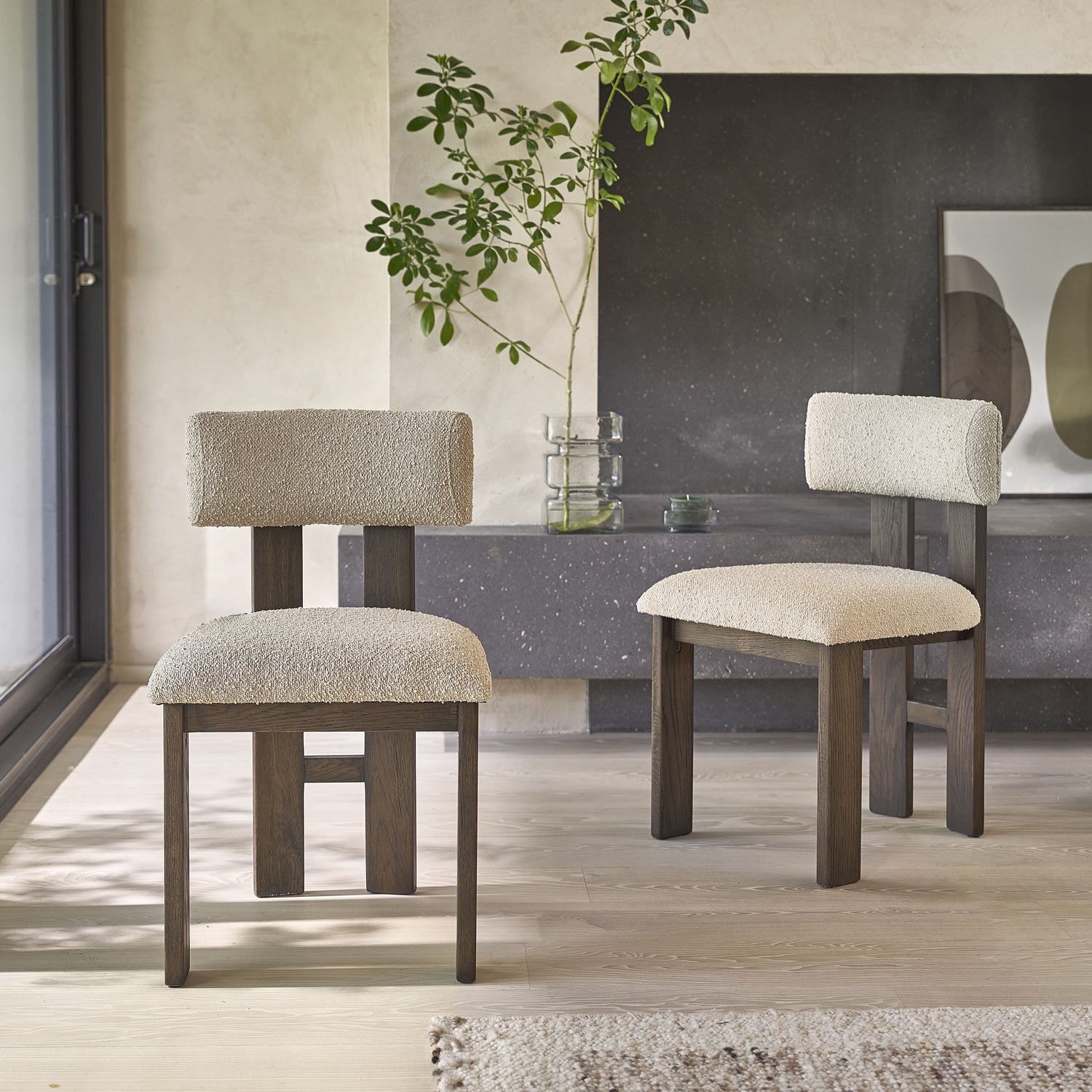 NOÉ - Sedia in rovere massello marrone con tessuto bouclé beige