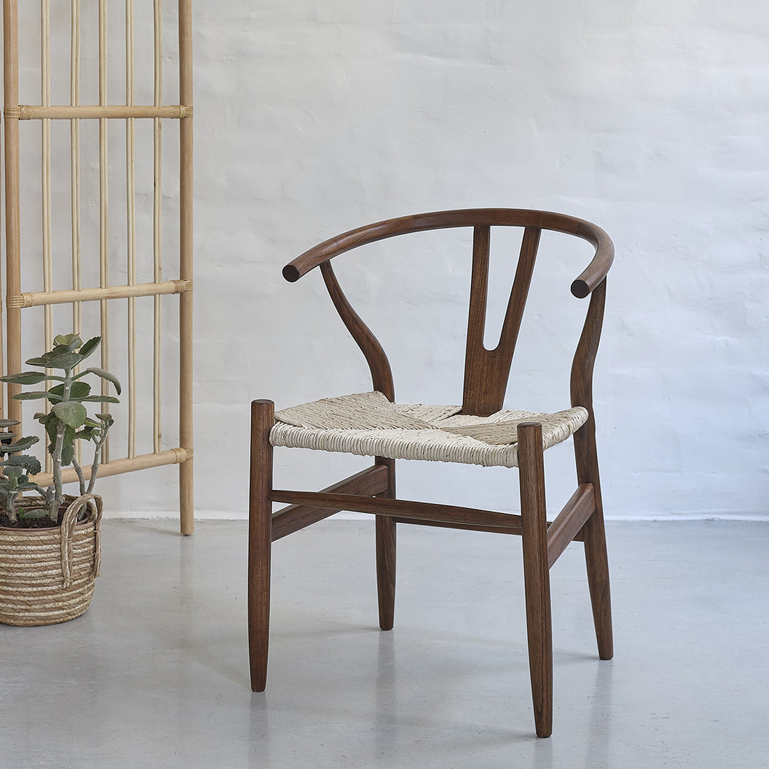 CAMILLE - Sedia in mindi massello con finitura in noce e corda naturale