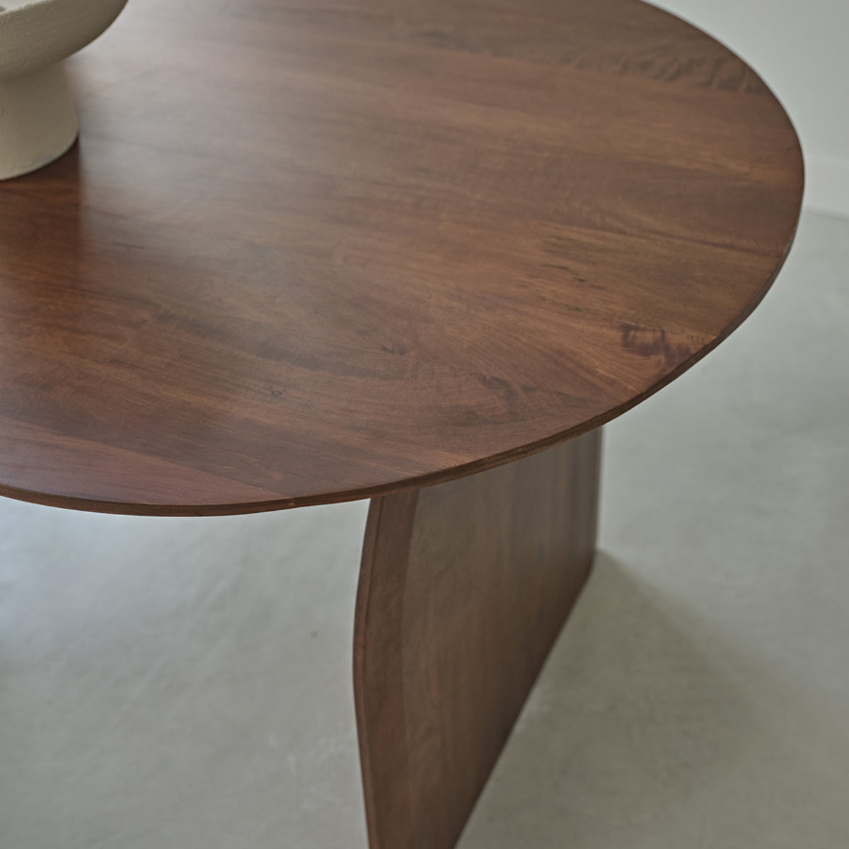 OCTAVIE - Tisch aus massivem Mangoholz mit Walnuss-Finish 6/8 pers.