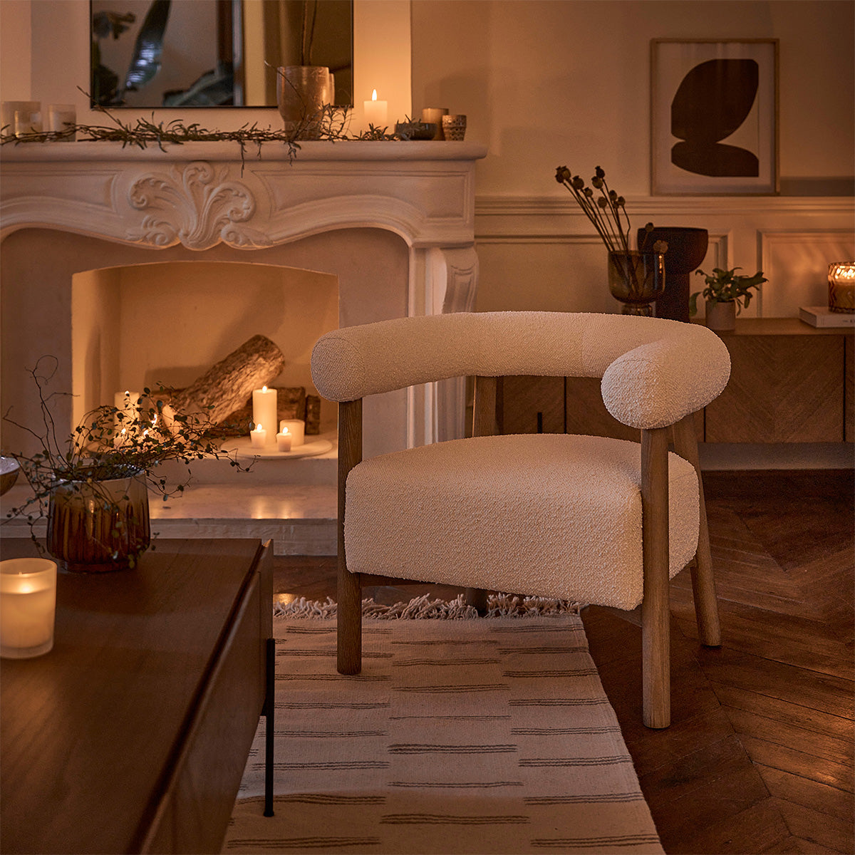 DUNE - Fauteuil rond en chêne massif et tissu bouclette écrue