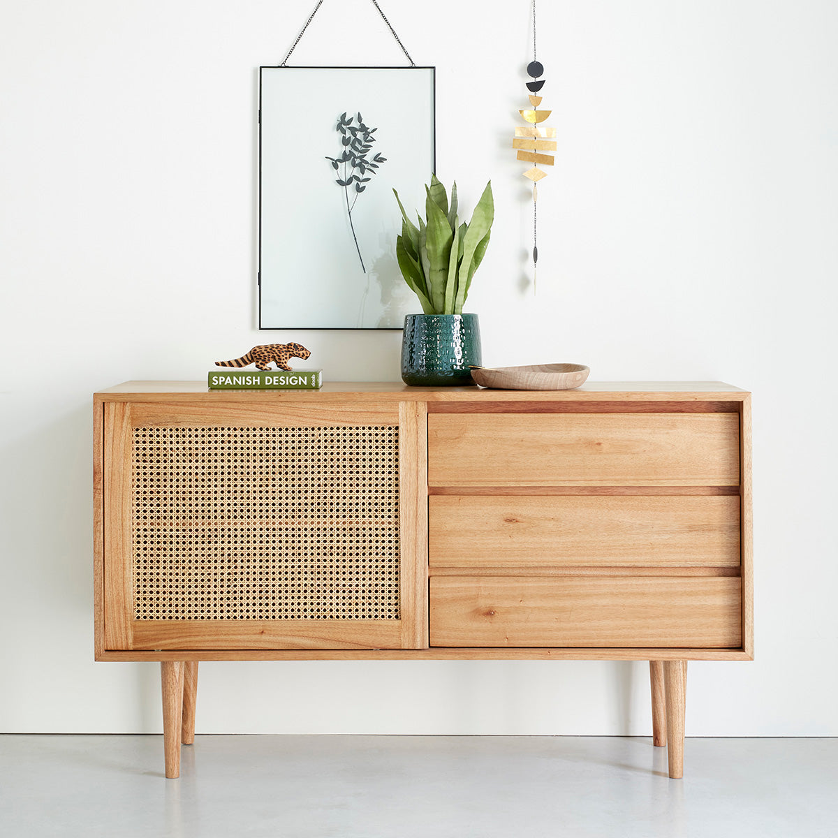 HANA - Kommode aus massivem Mindi und Rohrgeflecht 135 cm